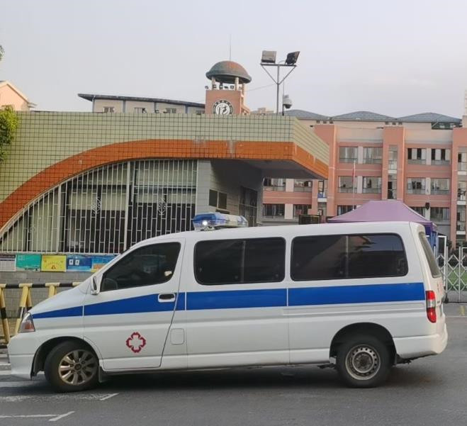 龙岩救护车出租护送骨折病人一公里多少钱